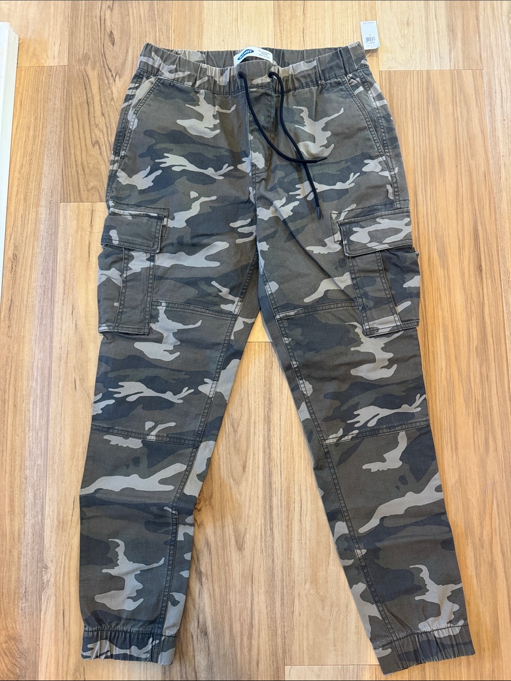 Old Navy Men's Camo Cargo Jogger Pants in Olive and Gray